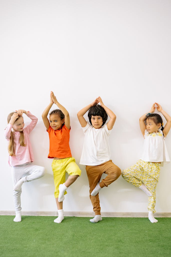 Kinder machen Yoga im Wildfang Kindergarten Berlin Kreuzberg – Bewegung und Achtsamkeit im Kita-Alltag